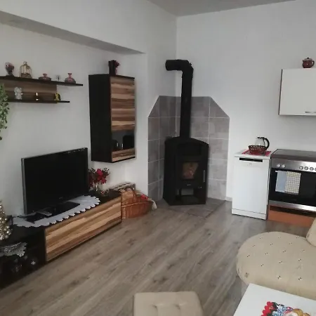 Apartman Petra Kovarska Exterior photo